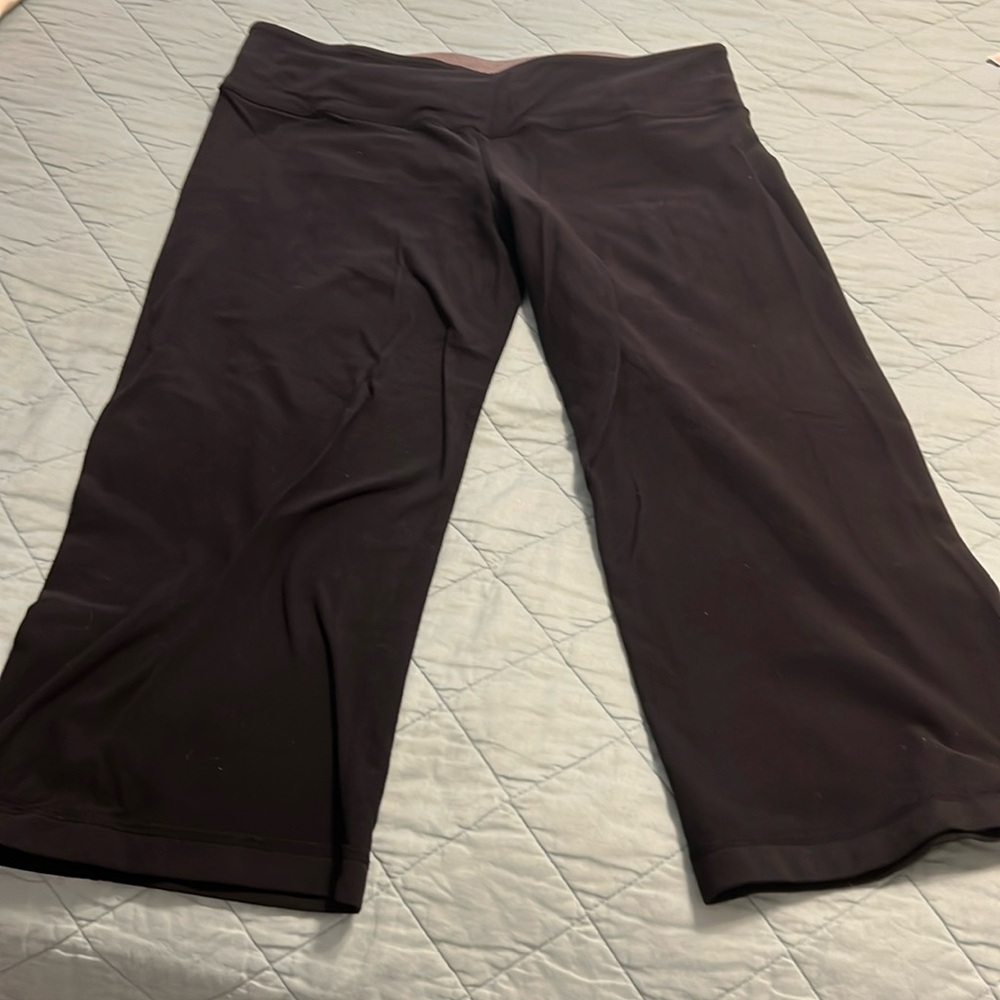 Lululemon reversible yoga capris size 10
